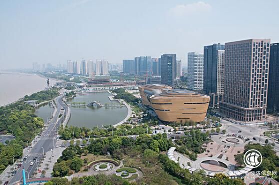 跻身超大城市行列，杭州展现“磁吸力”