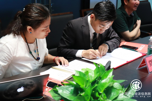 贾永龙董事长签订中加农产品跨境电商战略合作mou协议