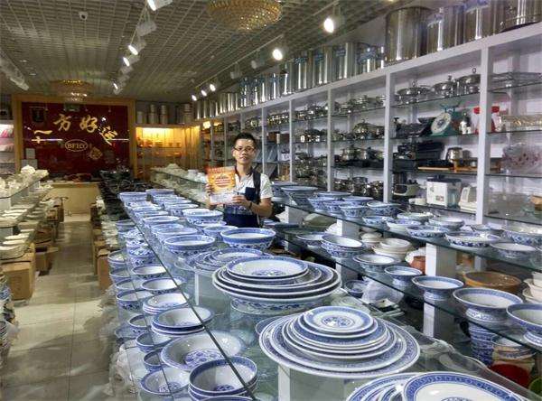 “陶瓷之乡”广西北流举办陶瓷博览会 海内外客商寻商机