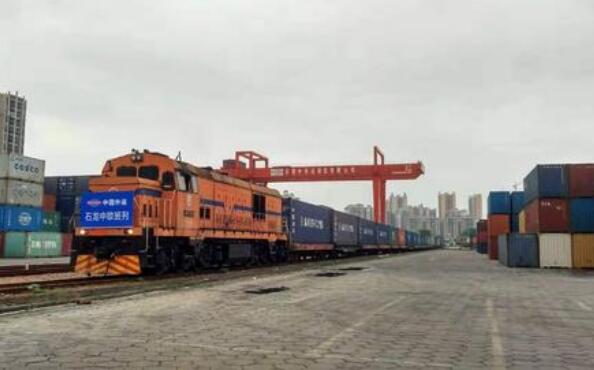 交通运输部：4月1日—7日国家铁路累计运输货物7031.7 万吨
