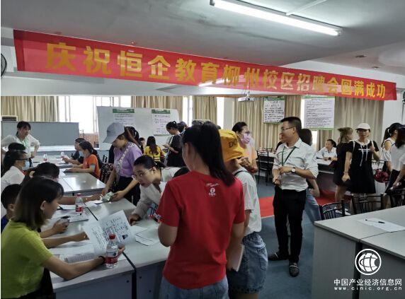 柳州招聘会_柳州春季大型人才招聘会引来3万人次求职(5)