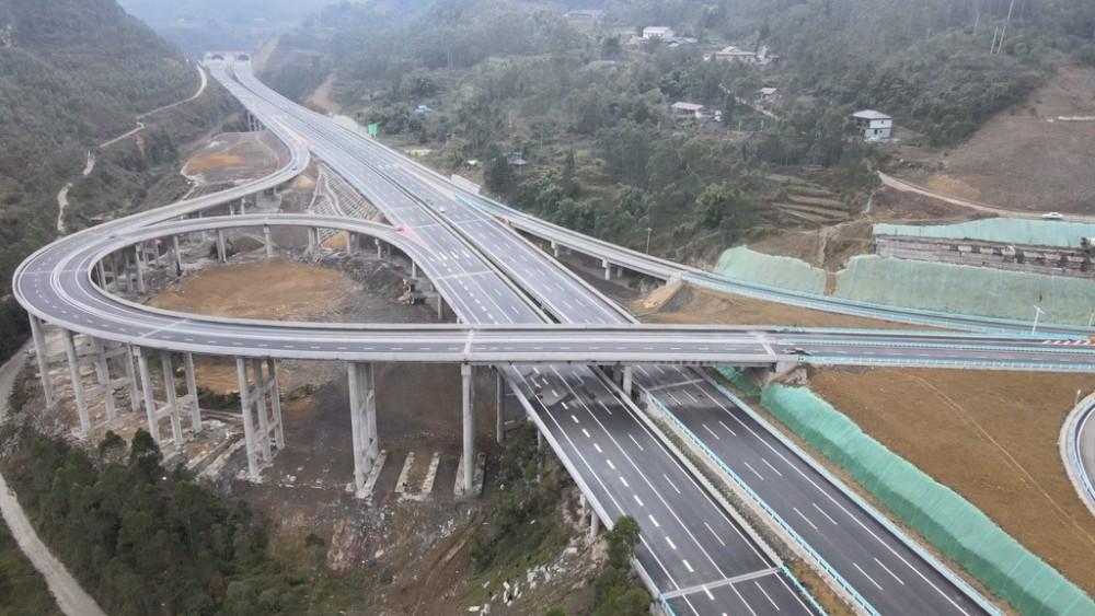 2024年“五一”假期四川高速总流量预计约2159.5万辆次