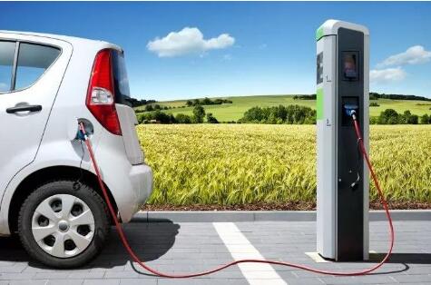 新能源汽车比拼“含新量”