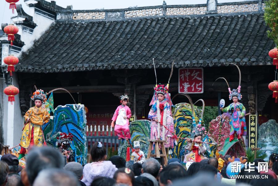 美丽乡村迎来非遗“抬阁”展演