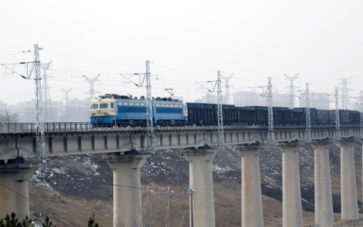 “蒙煤东运”大通道集通铁路完成电气化改造