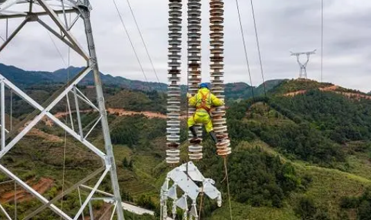 福建北电南送特高压交流输变电线路工程全线贯通