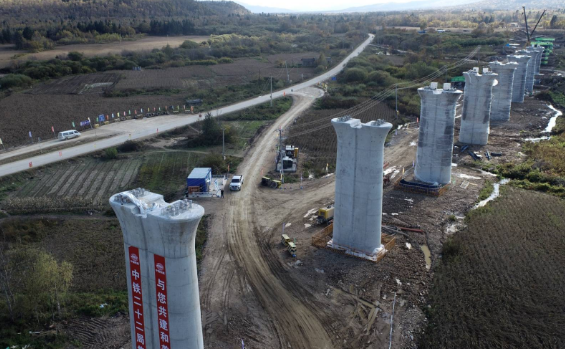 我国在建最北端高铁哈伊高铁铁力至伊春段项目路基土石方工程全部完成