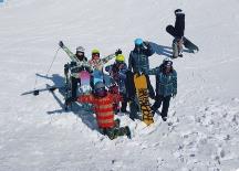 “社交+滑雪运动”成为年轻人冬季出行新选择