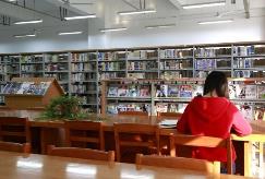 高校图书馆借阅量下降 背后是阅读方式多元化