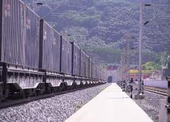 中老铁路老挝段单日发货量首次突破2万吨