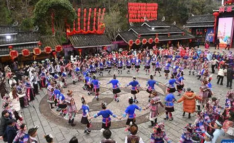 活力“村晚”秀出乡村振兴新图景