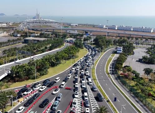 今年第一季度，港珠澳大桥珠海公路口岸客流车流创历史同期新高