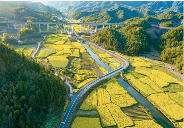 江西省交通投资集团用最美公路装扮最美乡村