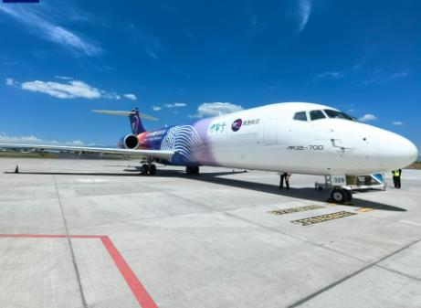 首架客改货型ARJ21飞机完成首次商业飞行