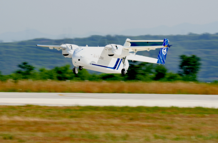 HH-100航空商用无人运输系统验证机成功首飞