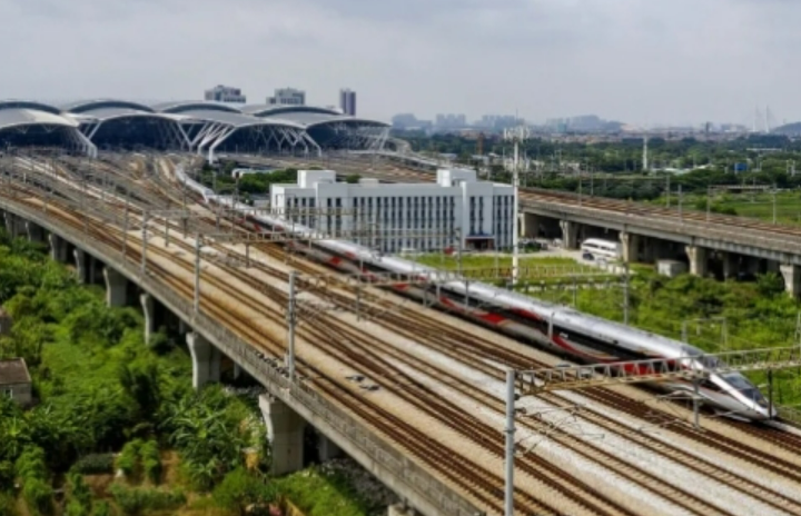 京广高铁全线实现复兴号时速350公里运营