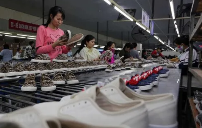 河南驻马店汝南县：“一双鞋”蹚出30亿大产业