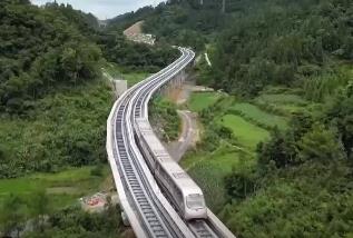 “磁浮+文化+旅游” 在武陵山脉深处“飞驰人生”