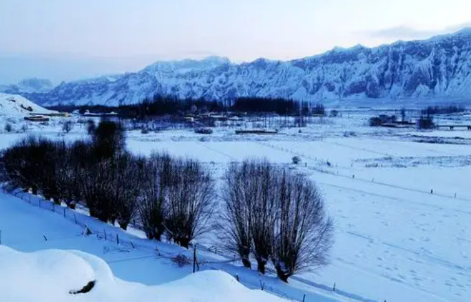 新疆阿克苏：雪域冬景引客来