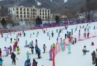 消费市场暖意浓浓 冰雪主题旅游类商品搜索量增长