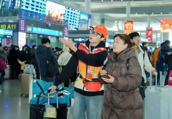 四川储备1.2万名青年志愿者服务春运