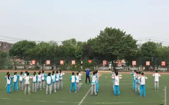 教育部就《教育部关于加强新时代中小学体育教师队伍建设若干举措的通知》答记者问