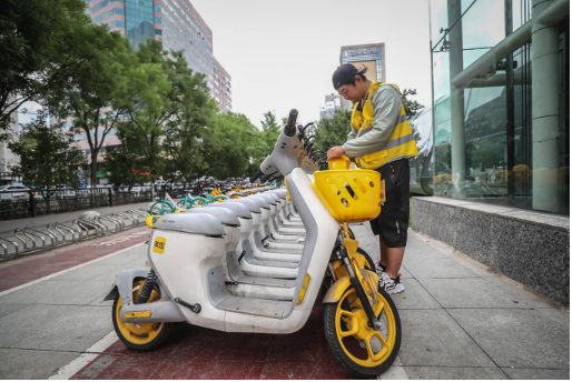 开新能源车、淘二手好物、选小份菜……绿色消费成年轻人“心头好”