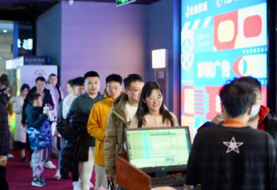 电影市场持续火爆，拉动消费“开门红”
