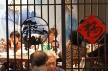 消费新模式点亮社交新场景“圈粉”老年人 数据显示银发经济大有可为