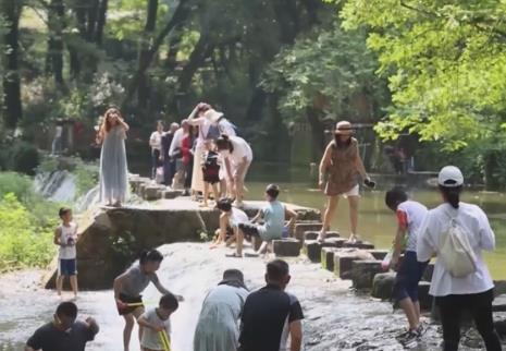 各地不断“上新”打造夏季旅游新名片 “暑期经济”燃动消费“热”力