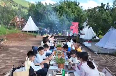 “清凉游”热潮涌动 各地因地制宜上新“避暑妙招”
