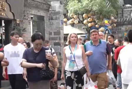 逛景点 品美食 世运会带动文旅消费热