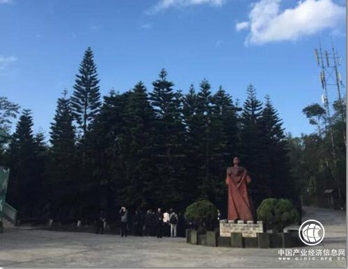 共同谱写报业纸业发展新篇章