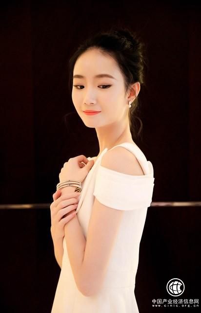 网剧《龙凤店传奇》美丽女主取得成功绝非偶然