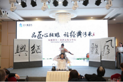 不是T台秀，是黄酒荟！