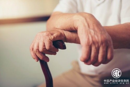 走进孝谷银族新天地