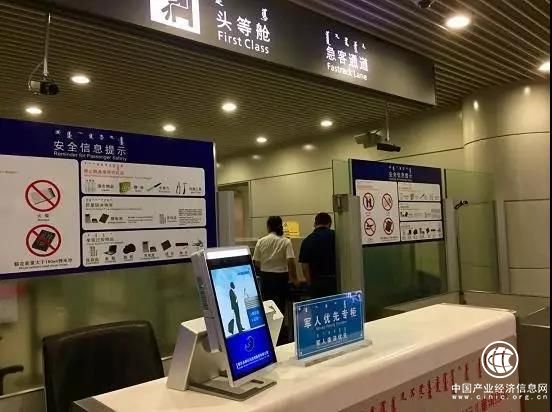 安检区部署的汉柏科技人脸识别桌面终端