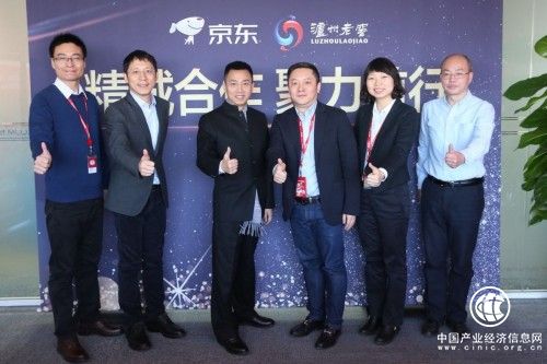 30000份泸州老窖礼盒全给配送小哥，人文关怀背后是升级版的“泸州老窖+京东”