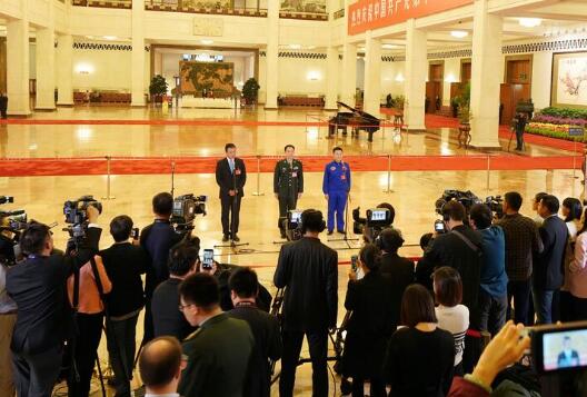 第十三届全国人民代表大会将首次开启“代表通道”