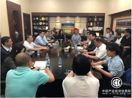 中国贸促会副会长成清涛率团拜访柬埔寨中国商会