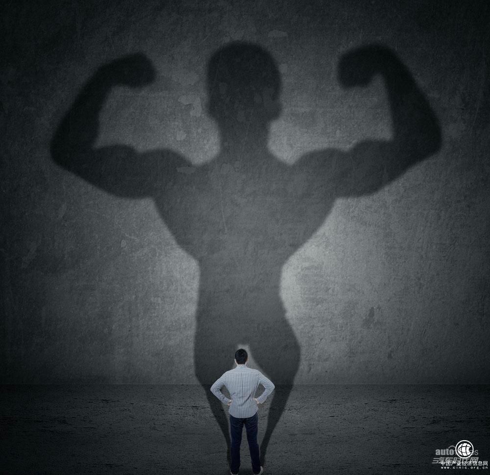 内心强大、深藏不露，荣威RX8要做比荣威RX5更强的“强者”