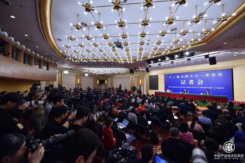 环保部部长李干杰回应污染防治攻坚战热点问题