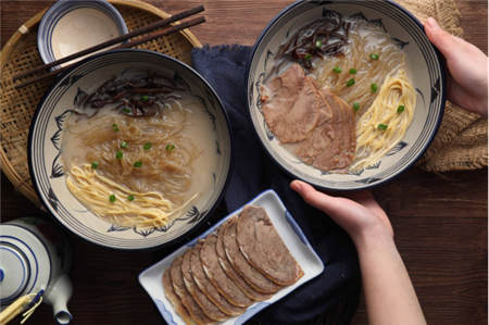餐饮聚焦：为何牛三哥洛阳牛肉汤排队等位成常态