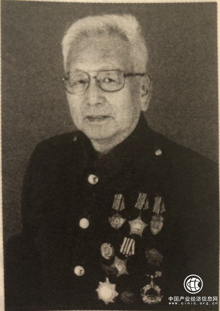 北京人文大学文学系张璞:事业都应该建立在为国家奉献的基础之上