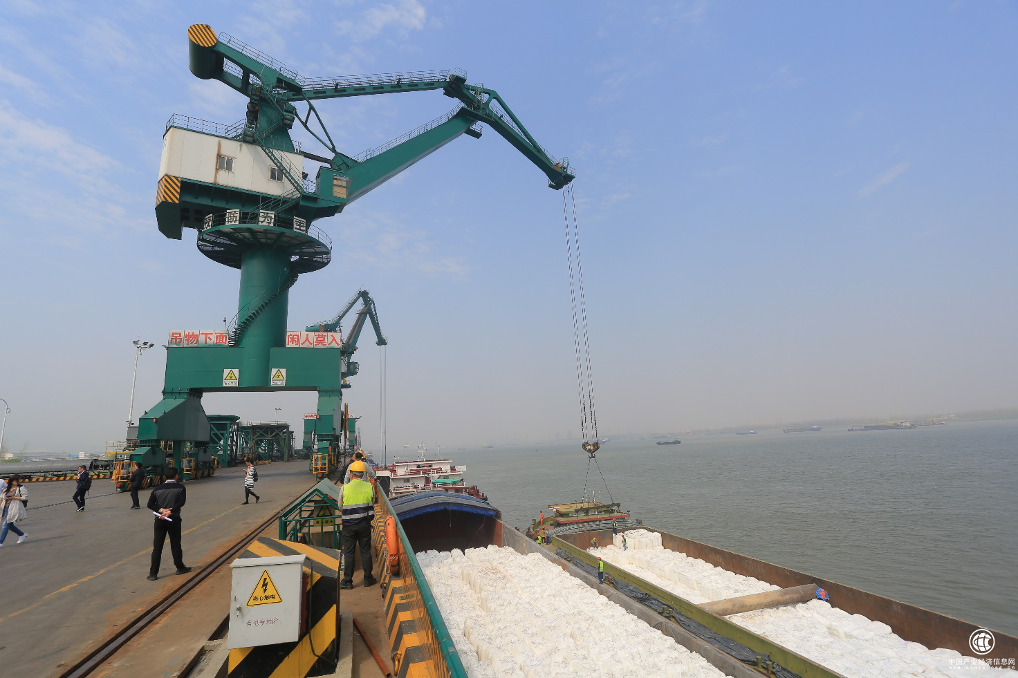 两年卖出2.6亿包的纸巾，一包只赚3分钱， 解密拼多多“爆款”商业逻辑