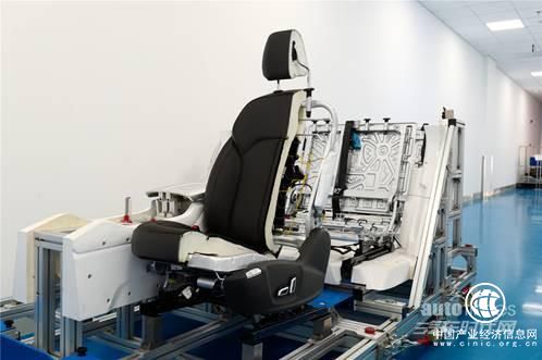 荣威RX8全领域大7座SUV 真是用心良苦的设计了