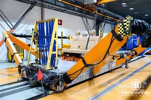 荣威RX8全领域大7座SUV 真是用心良苦的设计了