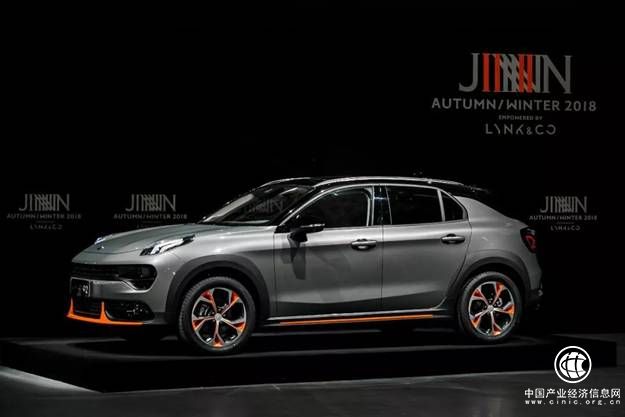 领克02向世界宣告“这才是跨界”      