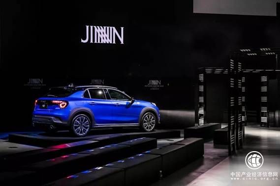 领克02向世界宣告“这才是跨界”      