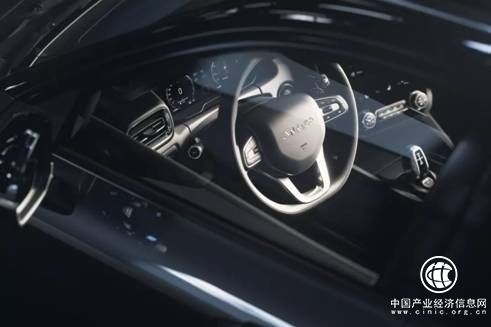 领克02向世界宣告“这才是跨界”      